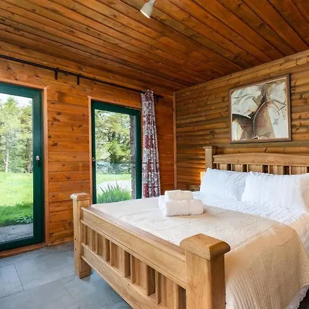 Heather With Sea And Mountain Views Leenaun