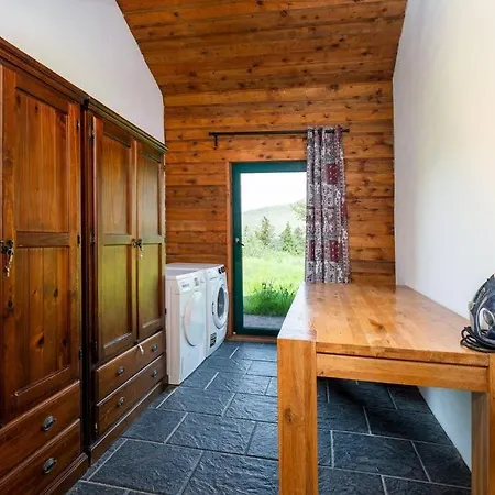 Heather With Sea And Mountain Views Apartment Leenaun